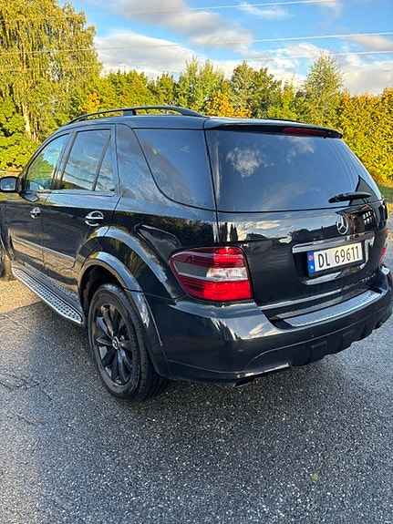 Mercedes-Benz ML320 5 of 29