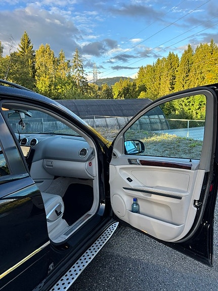 Mercedes-Benz ML320 17 of 29