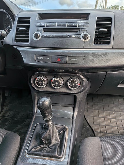 Mitsubishi Lancer 6 of 18