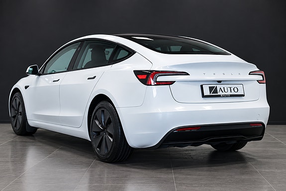 Tesla Model 3 4 of 30