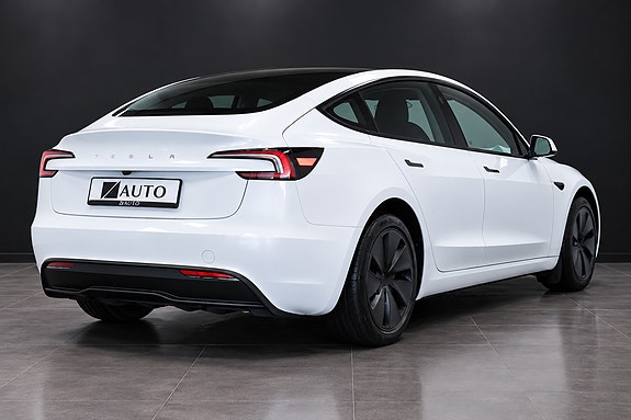 Tesla Model 3 5 of 30