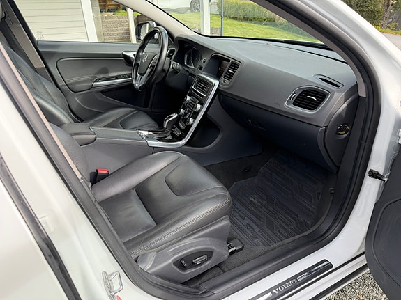 Volvo V60 23 of 30