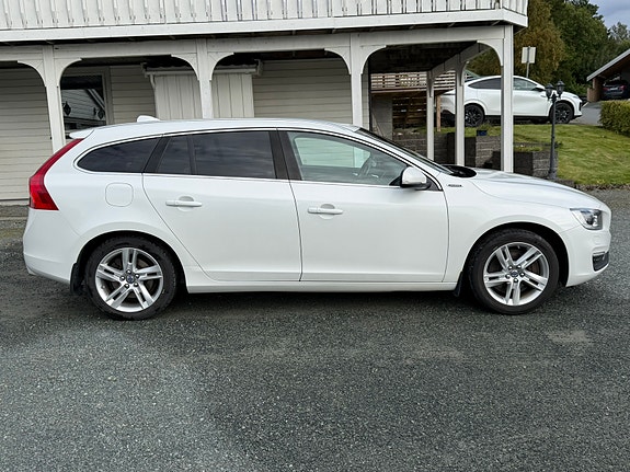 Volvo V60 4 of 30