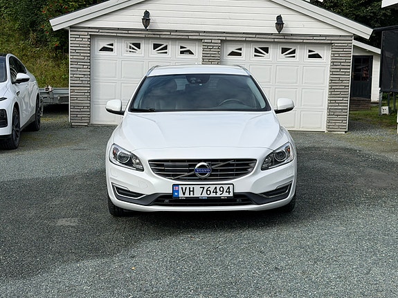 Volvo V60 2 of 30