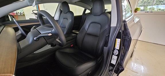 Tesla Model 3 15 of 20