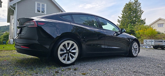 Tesla Model 3 3 of 20