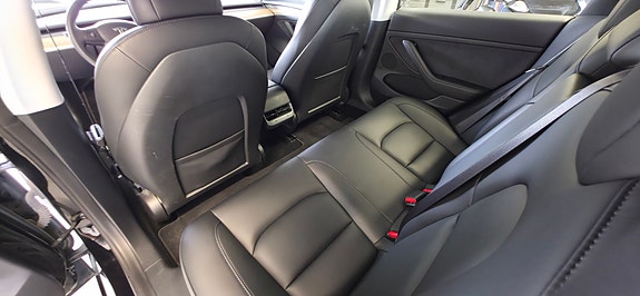 Tesla Model 3 16 of 20