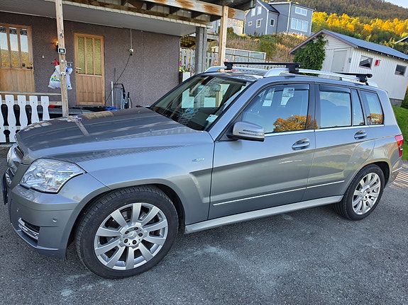 Mercedes-Benz GLK220 2 of 5
