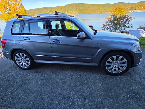 Mercedes-Benz GLK220 3 of 5
