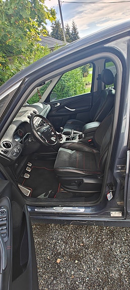Ford S-MAX 9 of 27