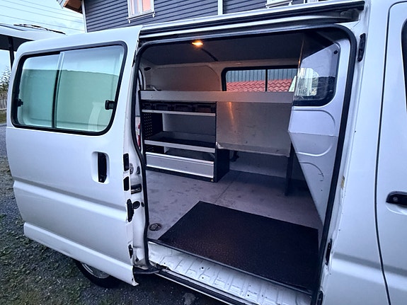 Toyota HiAce 13 of 19
