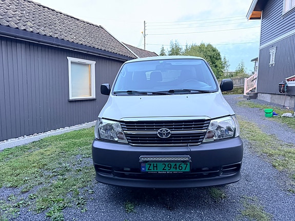 Toyota HiAce 17 of 19