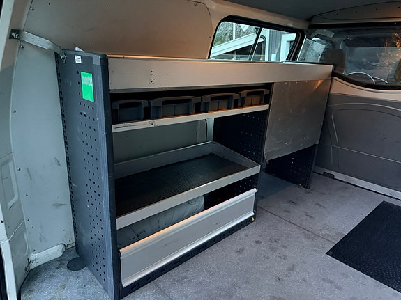 Toyota HiAce 12 of 19