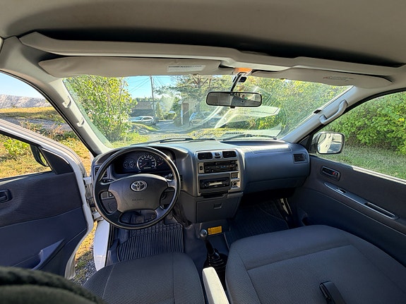 Toyota HiAce 7 of 19
