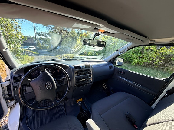 Toyota HiAce 8 of 19