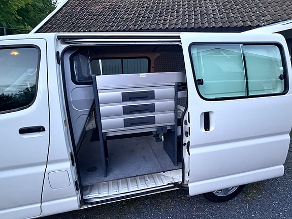 Toyota HiAce 14 of 19