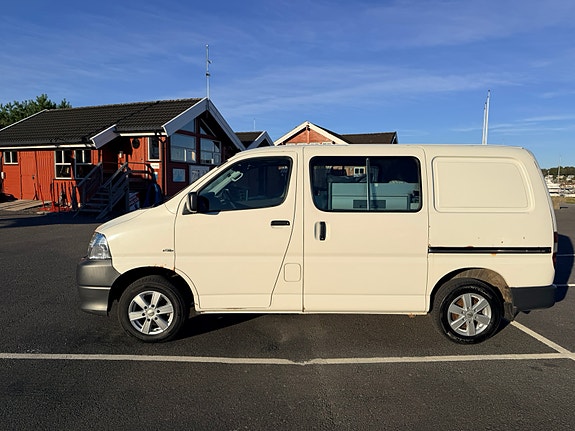 Toyota HiAce 3 of 19
