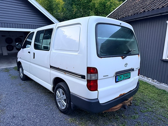 Toyota HiAce 19 of 19