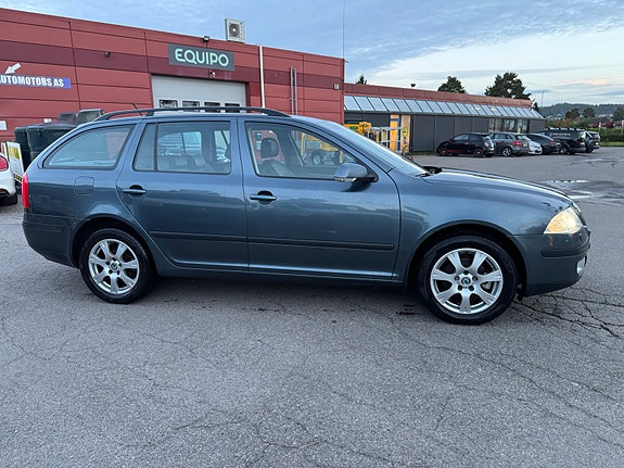 Skoda Octavia 2 of 27