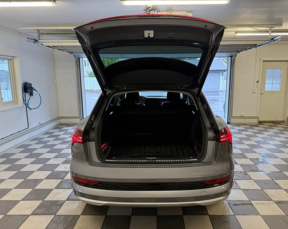 Audi e-tron 12 of 30