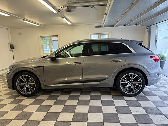 Audi e-tron 26 of 30