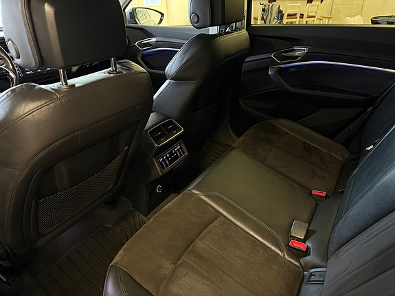 Audi e-tron 11 of 30