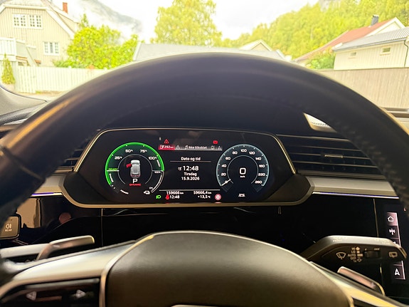 Audi e-tron 8 of 30