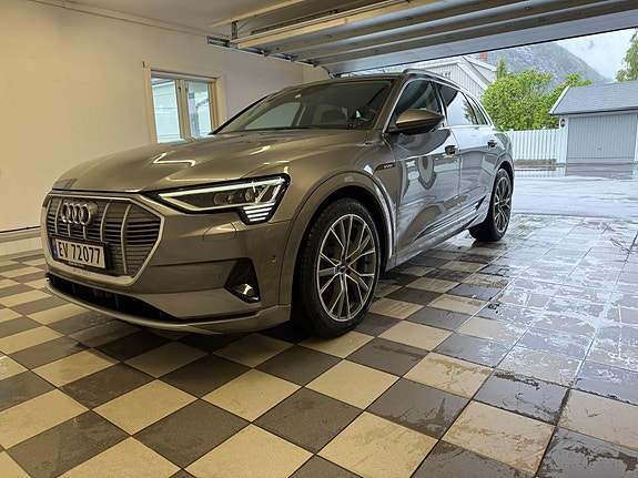 Audi e-tron 29 of 30