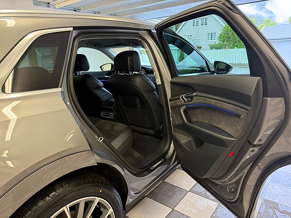 Audi e-tron 16 of 30