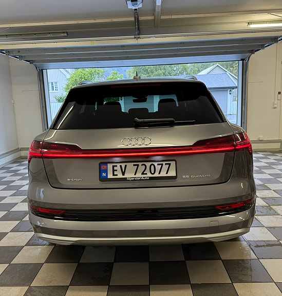 Audi e-tron 4 of 30