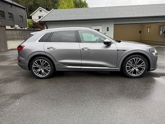 Audi e-tron 23 of 30