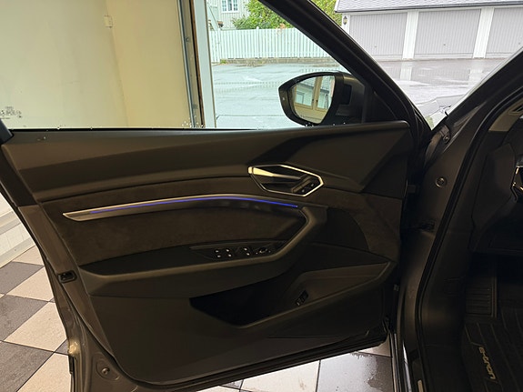 Audi e-tron 10 of 30