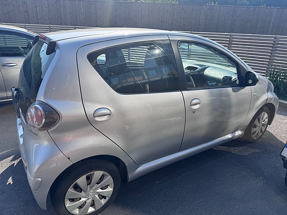 Toyota Aygo 3 of 6