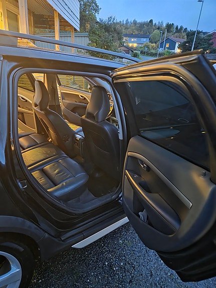 Volvo XC70 13 of 13