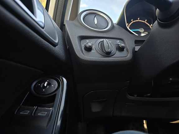 Ford Fiesta 16 of 18