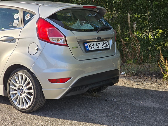 Ford Fiesta 4 of 18