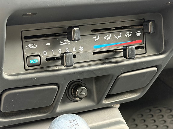 Nissan NP300 26 of 30