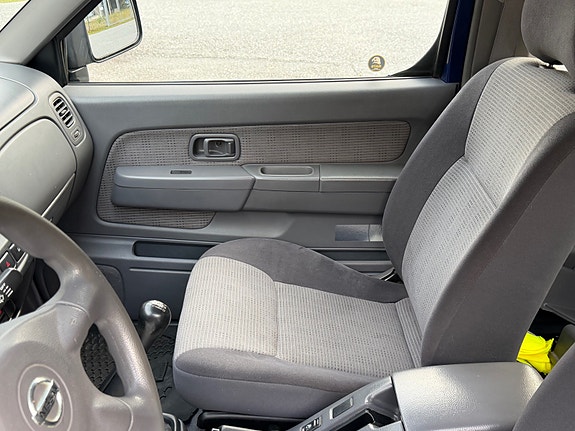 Nissan NP300 30 of 30