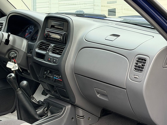 Nissan NP300 24 of 30