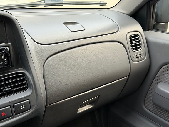 Nissan NP300 28 of 30