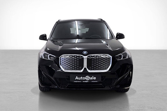BMW iX1 9 of 30