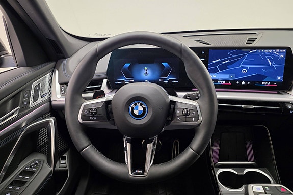 BMW iX1 23 of 30