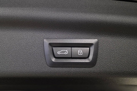 BMW iX1 11 of 30