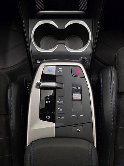 BMW iX1 29 of 30