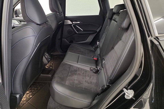 BMW iX1 18 of 30