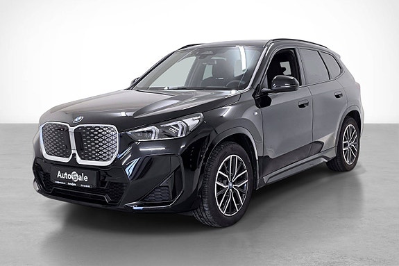 BMW iX1 2 of 30