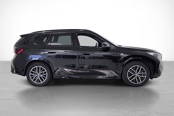 BMW iX1 7 of 30