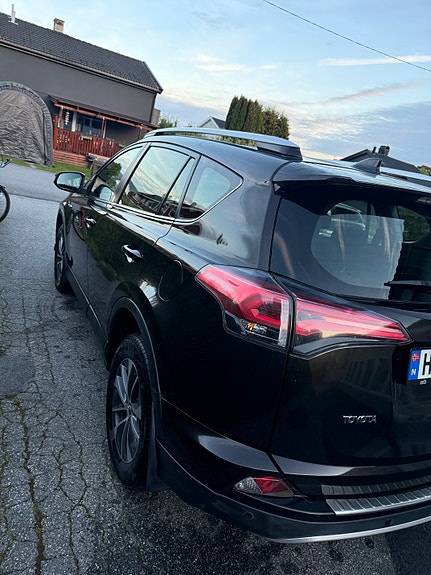 Toyota RAV4 30 of 30