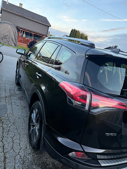 Toyota RAV4 28 of 30