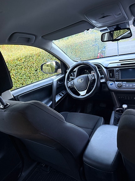 Toyota RAV4 12 of 30
